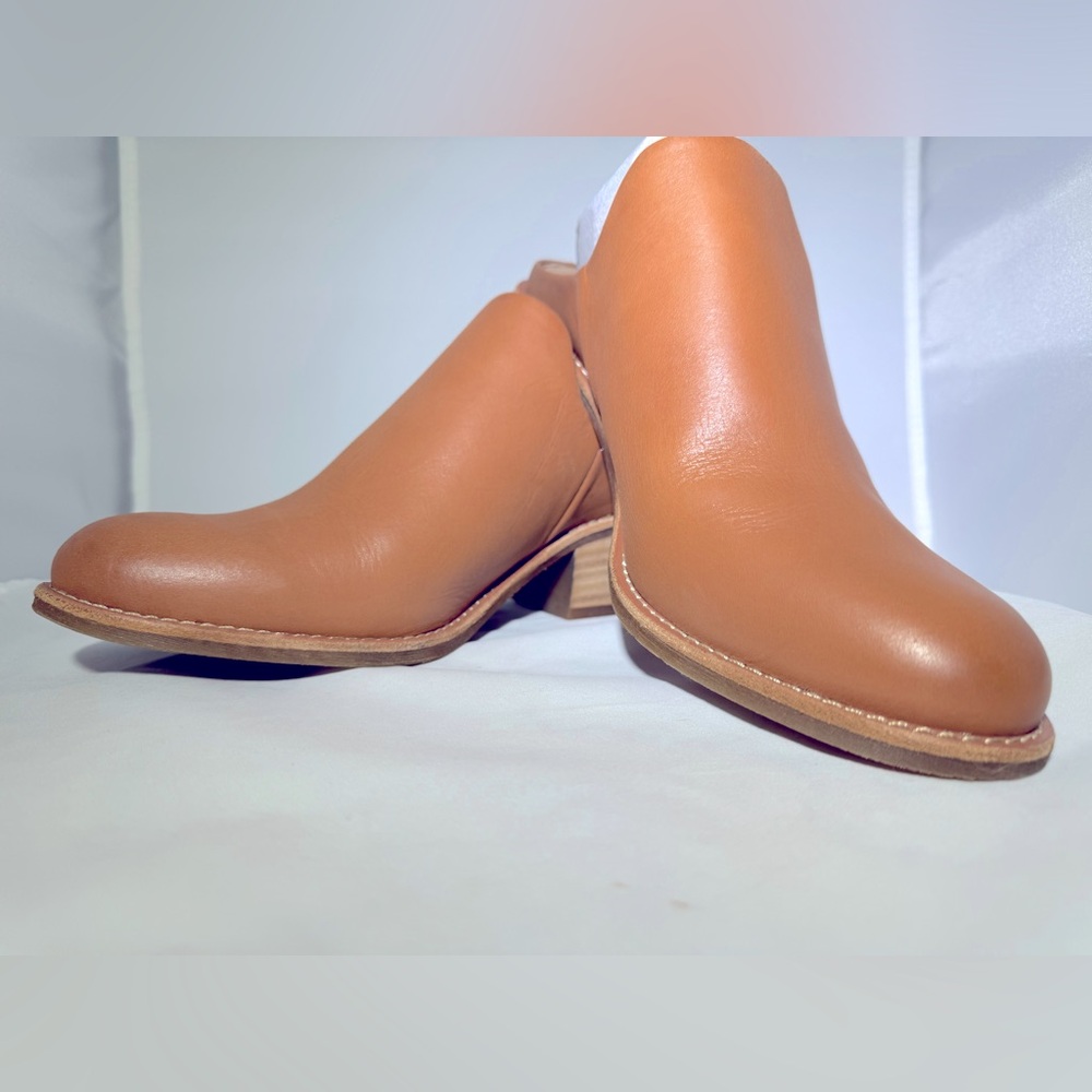 Sofft Ameera Saddle mule
Women’s size 7.5